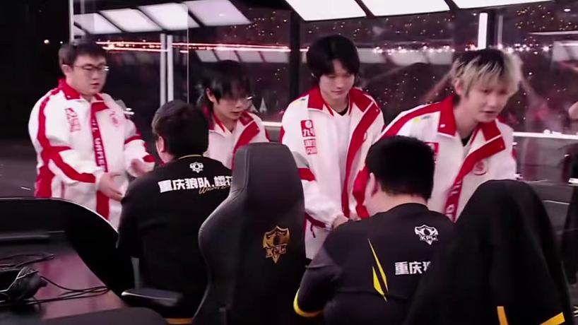 狼隊賽后坐著握手沒有被處罰！重慶狼隊真是劣跡斑斑！
