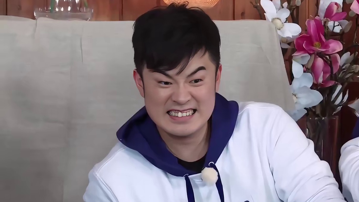 兄弟团抢被子比赛  1