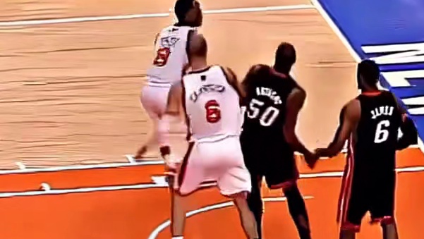 jr拉杆扣篮 太帅了