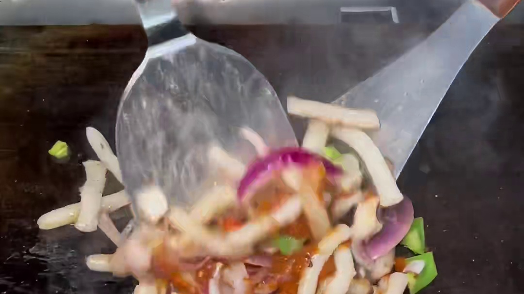 温州街头的鱿鱼炒年糕！鱿鱼QQ弹弹！年糕糯叽叽的！