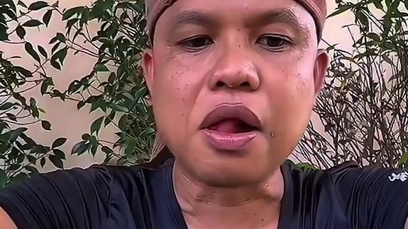 酸辣木瓜丝配上刺身大毛蛤