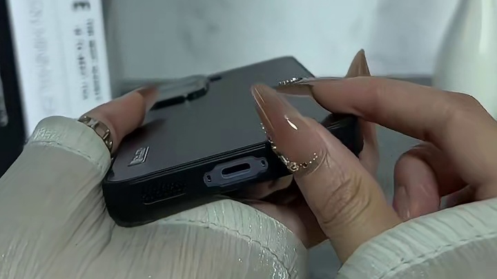 iQOONeo11星羽流光手机壳，一体式高清镜头膜，不沾指纹