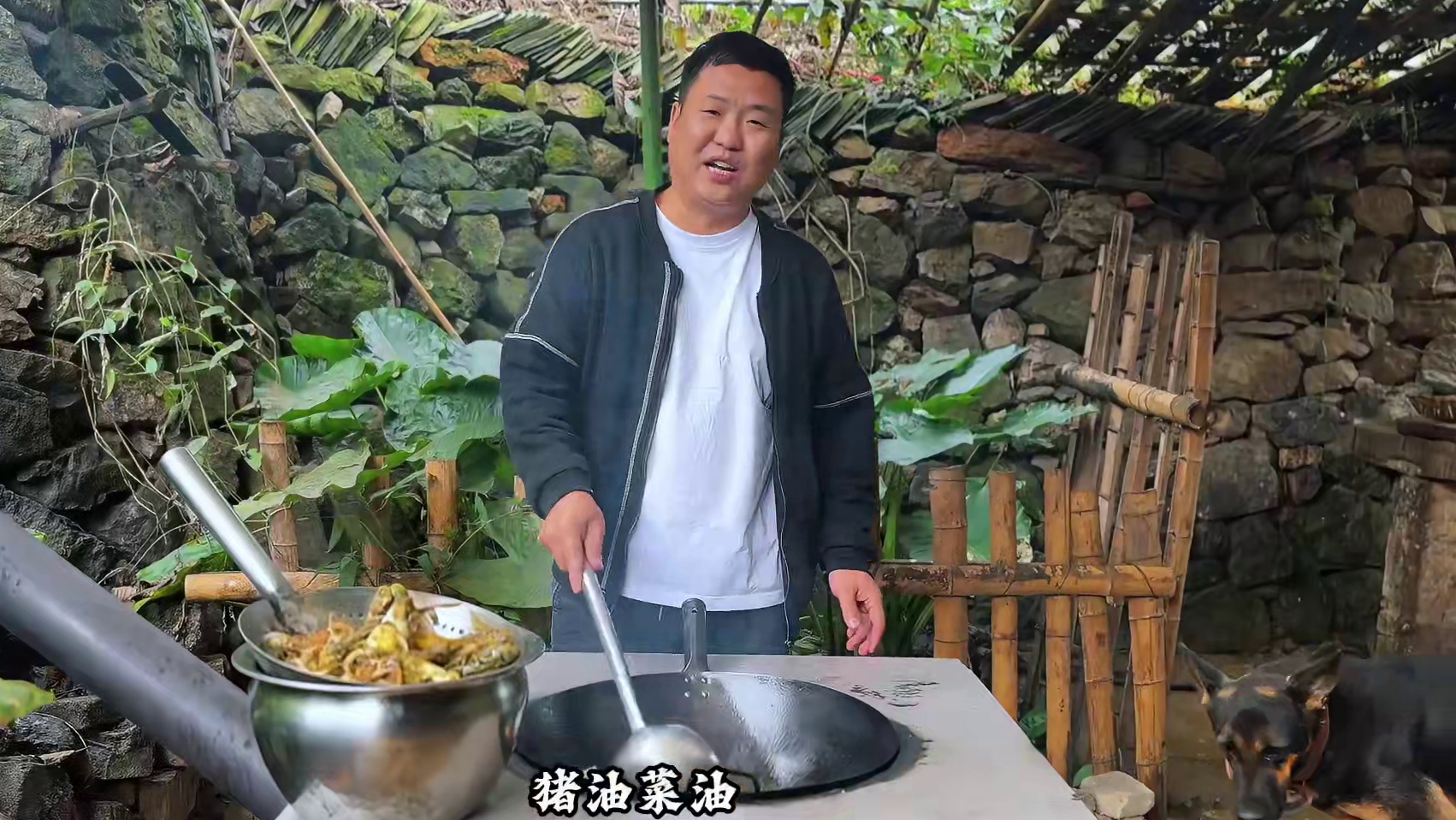 五花肉炖黄辣丁，汤鲜味美，鱼汤泡饭都吃了两大碗！