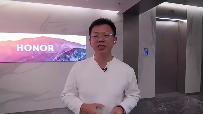 探访全球首座L4级智能工厂 ，见证京东11.11大屏AI手机爆款诞生