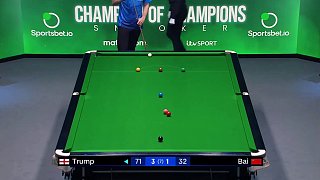 白雨露再戰(zhàn)冠中冠，落后小特71分被超4分，瘋狂做斯諾克翻盤！