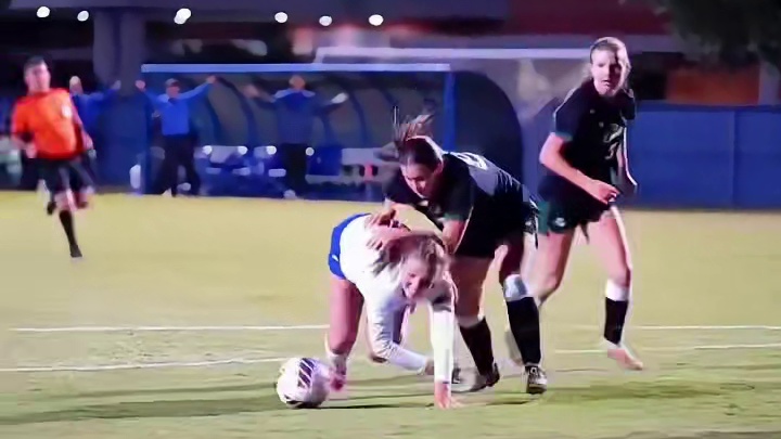 对方门将：我也干仗去了，所以有空门#足球