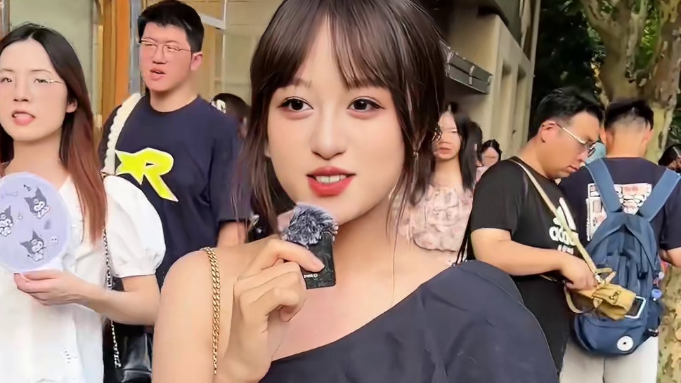 腹黑搞笑女 看帅哥生不起来气