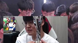 姑媽談Uzi捧杯頒獎(jiǎng)直呼Uzi是LPL最偉大選手亮了