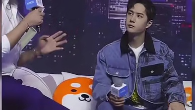 果然虽然一博懂的多，但还是改不了直男操作啊，居然把口红给折断了