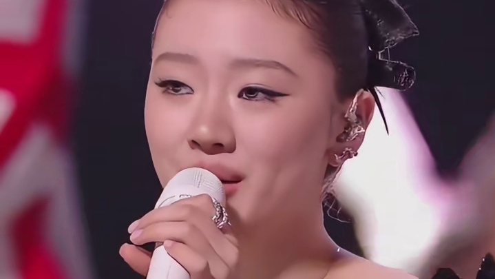 单依纯和周深开撕，论工作留痕的重要性！