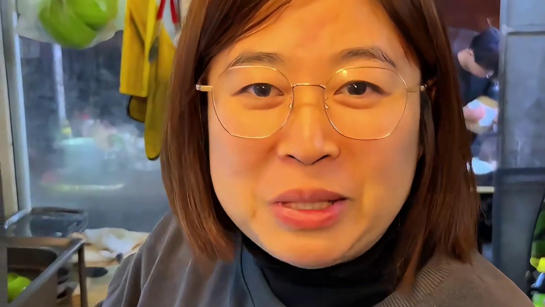 100块钱在青岛路边摊野烧烤都能吃到些啥？