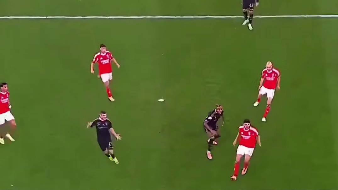 哈兰德头锤破门震撼全场！#足球