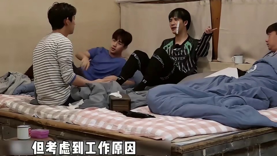 一口气吞掉黄磊做的牛肉汉堡，大张伟才是娱乐圈最有种的男人