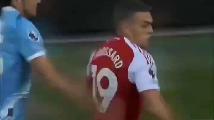 这强劲的音乐和奔跑的画面很适配