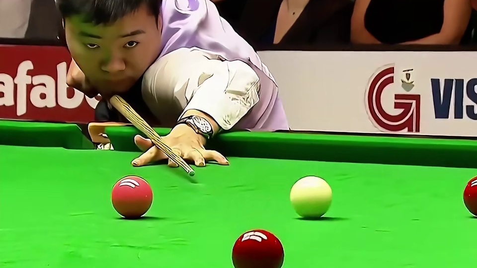 丁俊晖巅峰之作！面临绝境逆转乾坤，高能操作惊呆罗伯逊！ (2)