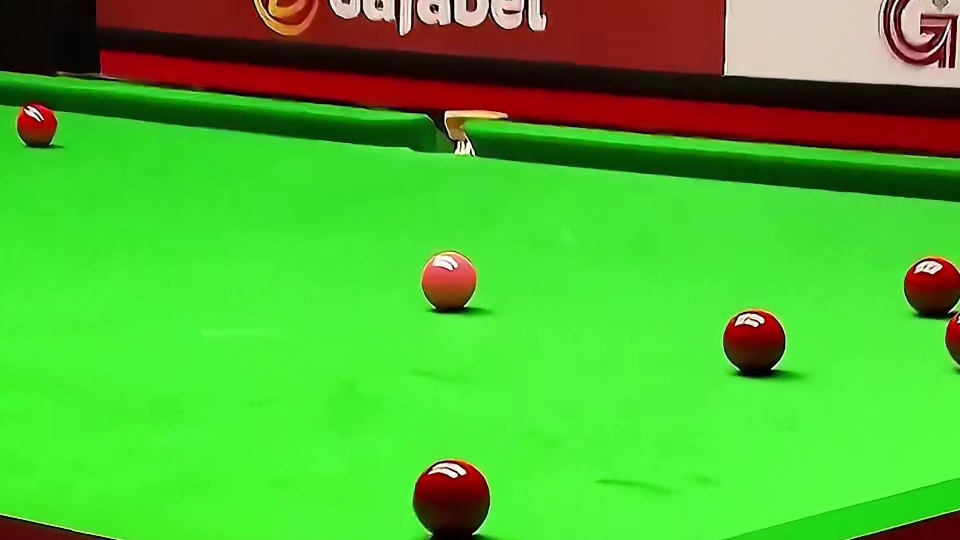 丁俊晖巅峰之作！面临绝境逆转乾坤，高能操作惊呆罗伯逊！ (1)