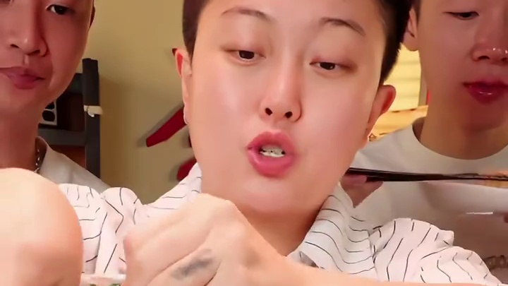 天冷了嗦一碗香香辣辣的牛油火锅米线，简直太满足了！