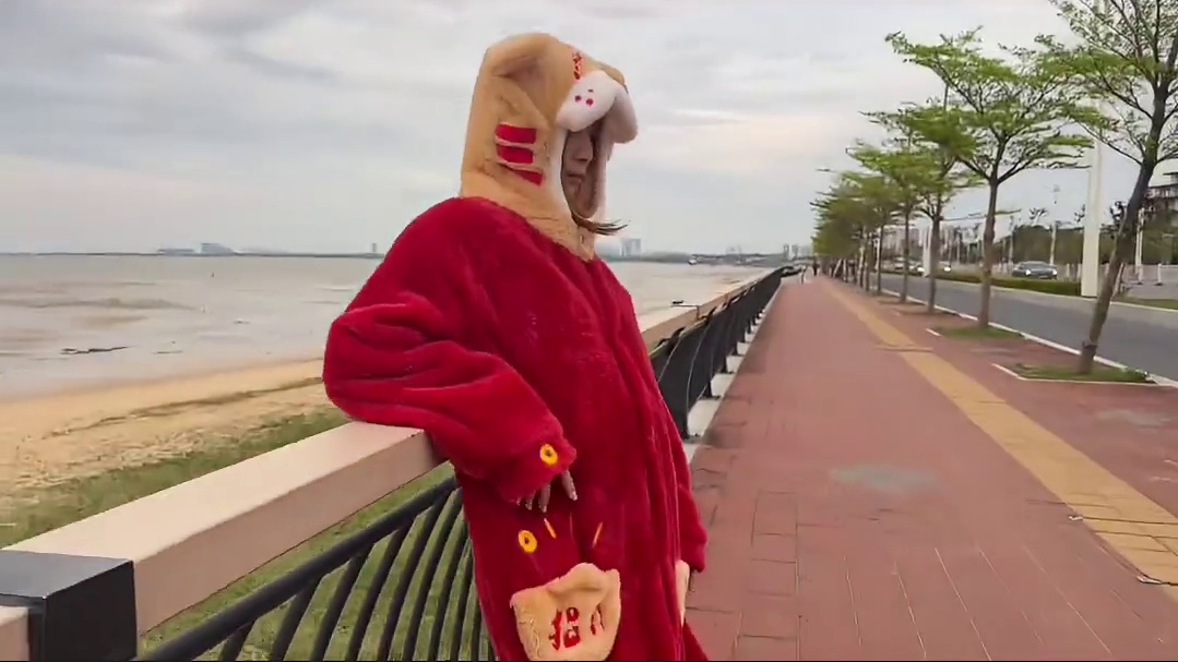 别回头别停留往前走转场 “别回头 别停留 往前走，我会站在你身后”