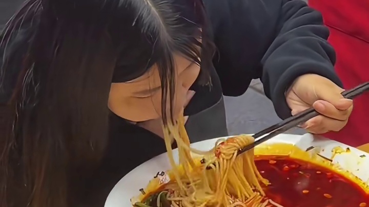 贵州美女真是吃辣的天花板