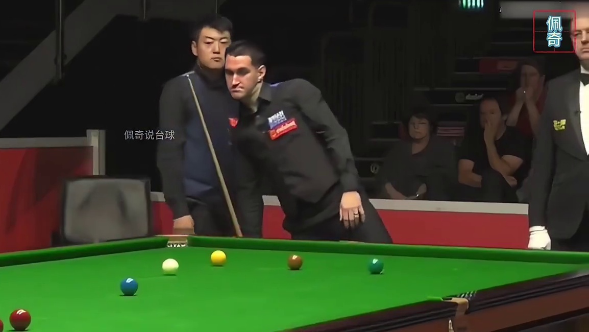 最疯狂满分杆，42000磅巨额疯狂怒吼，“康忙大帝”吓坏裁判  (1)