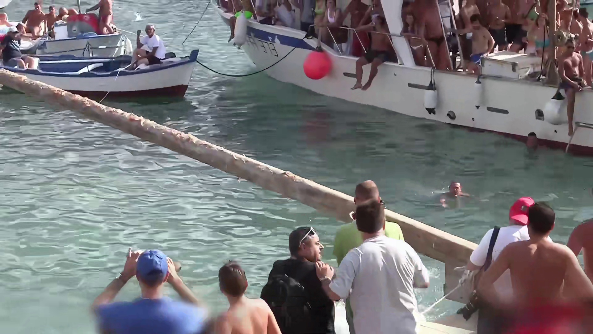 当独木桥变身人间大炮，只要摘下桥头的旗子，1万美刀就能抱回家