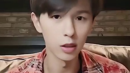 何浩楠姐姐手抓质子小麦，村少卑微卖笑