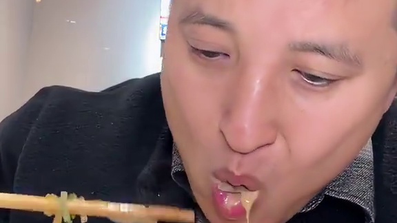 太原北城一平米三万的房价吃着一锅几十快闪的牛肚这像话吗