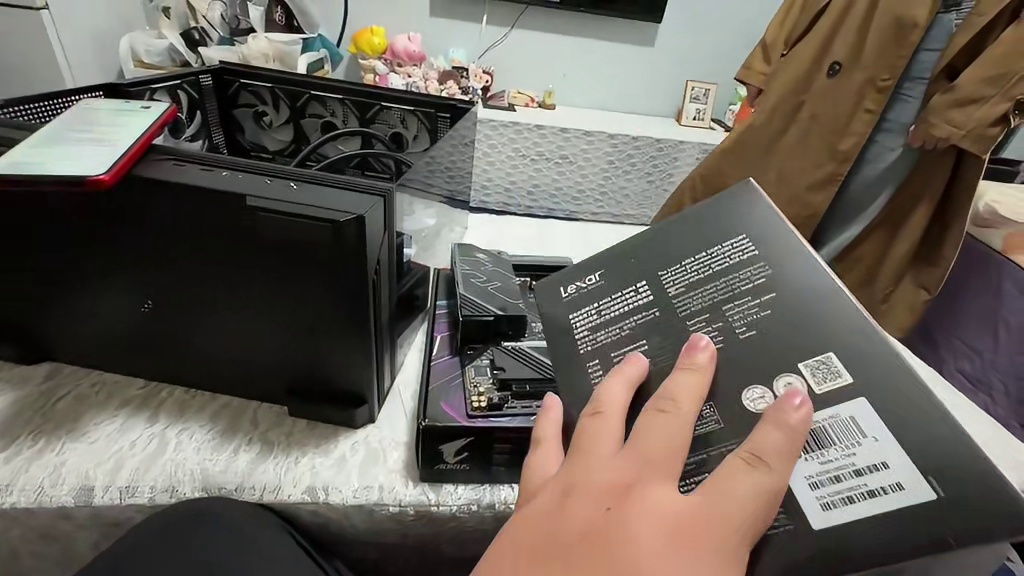 请问你男朋友还缺男朋友吗？帮小姐姐装台纯黑海景房！ 结尾有配置单