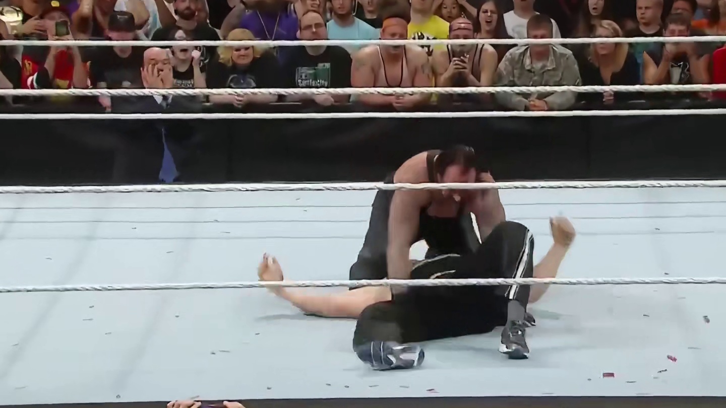 死神突然现身擂台，仅仅三招击垮布洛克，黑暗笼罩擂台