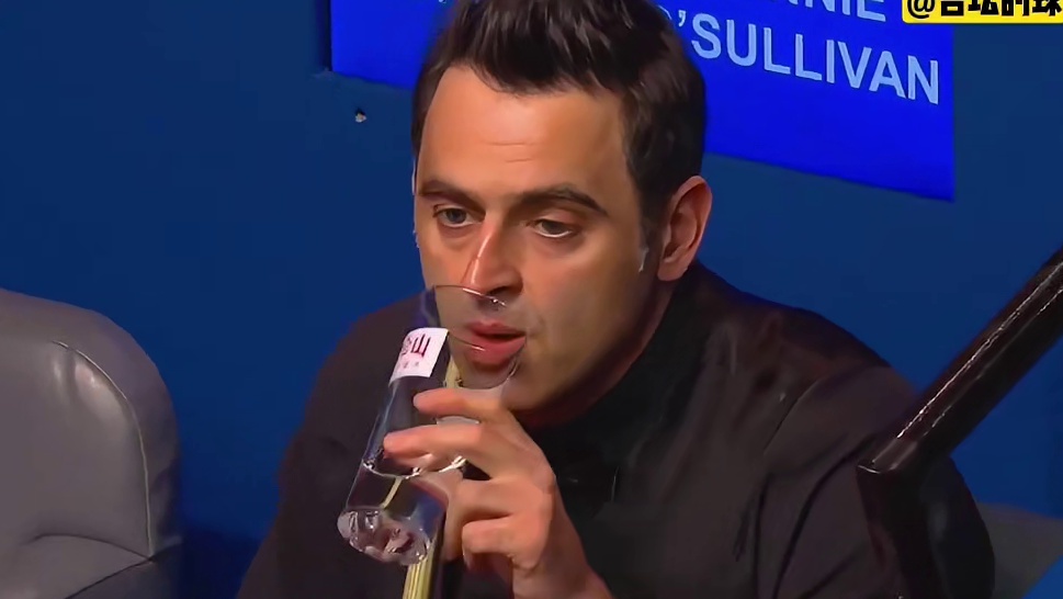 丁俊晖正面硬钢火箭！两人互飙炸裂斯诺克，做起球来眼里没朋友 (1)