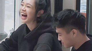 何猷君：我的老婆不會(huì)寫(xiě)我的名字