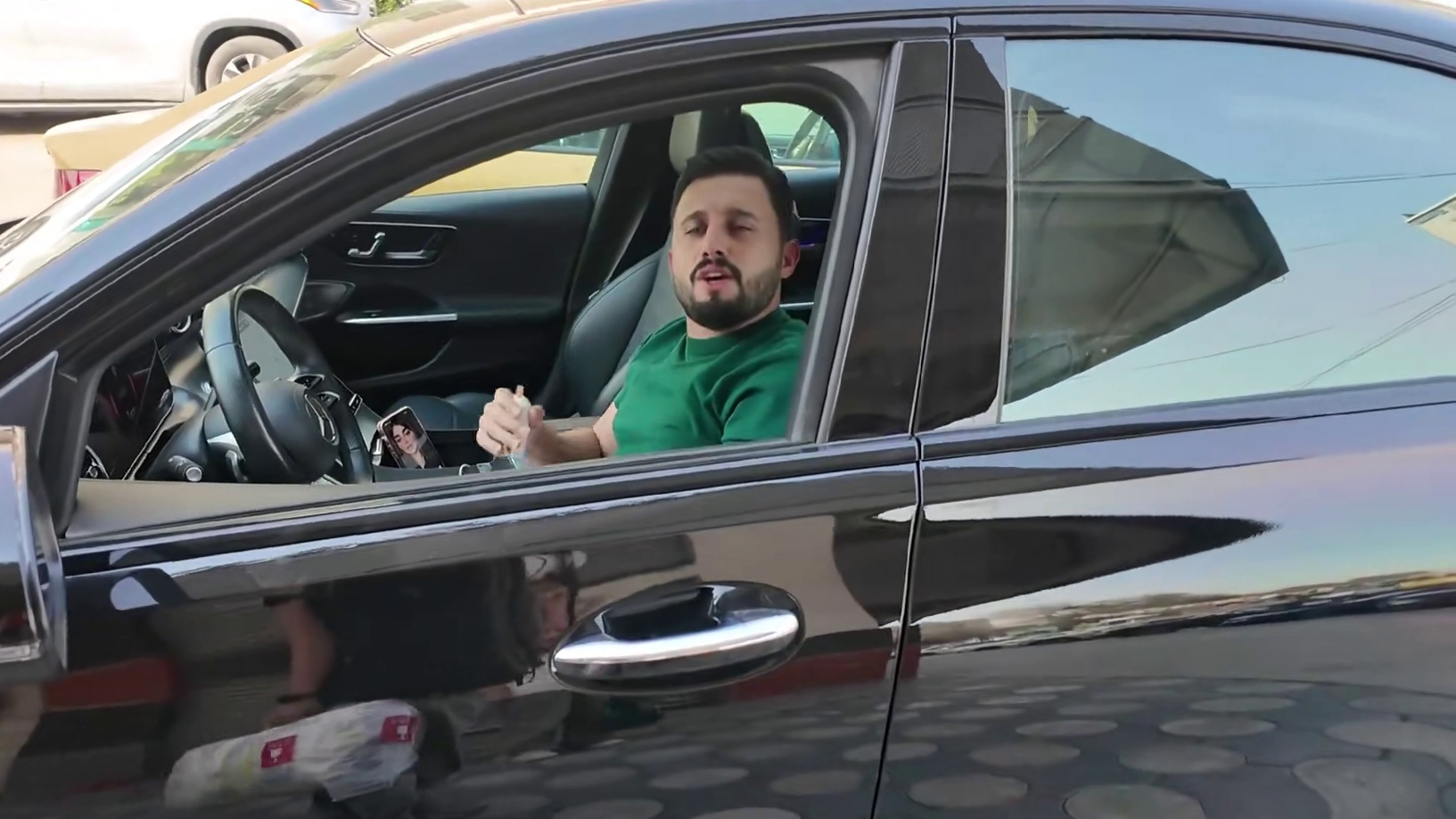 时隔两年再次见到水果大叔，从中国到伊拉克只为这一刻的重聚！