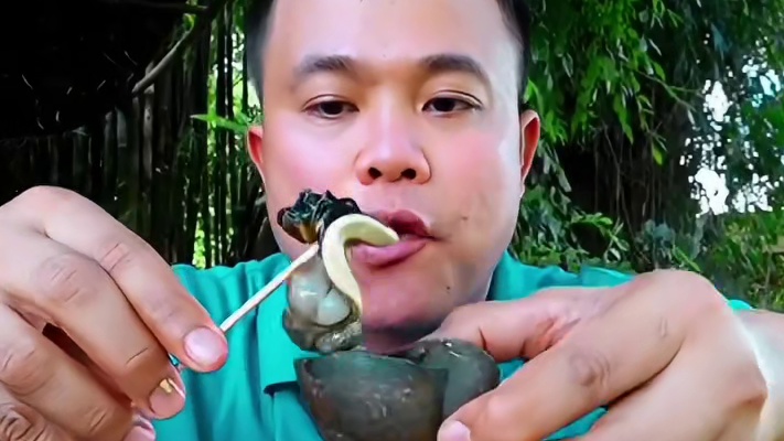 凉拌️青木瓜炭烤小河鱼大田螺