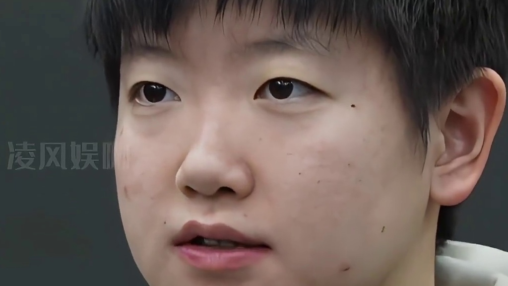 为何吴艳妮可以浓妆艳抹，孙颖莎只能素颜参赛？本以为国乒规定，了解内幕才知是我冒昧了