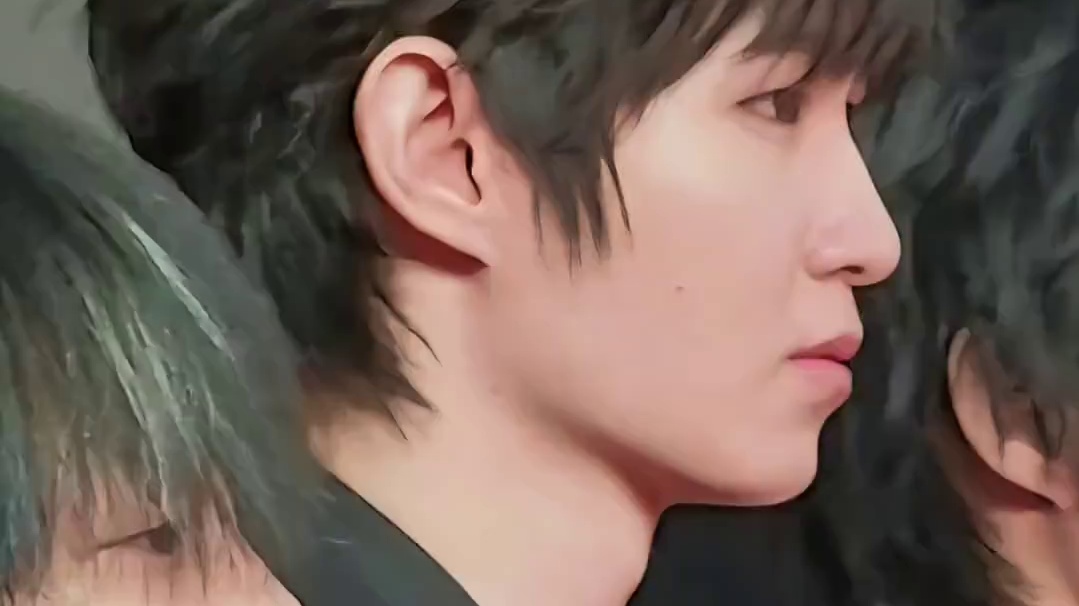 诺儿的超绝侧脸AG一诺ovo真的是很长的睫毛好像洋娃娃啊​​​​​​​