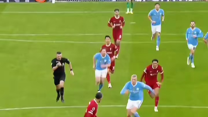 范戴克的防守哲学：用身体卡位，用眼神施压，用智慧拆解进攻