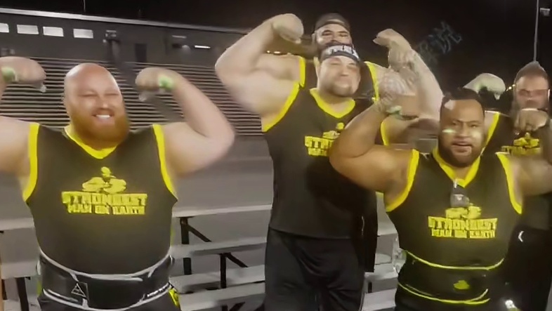 让一个能拉动飞机的光头挑战一群小学生会怎么样呢。