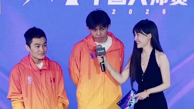 DFYG教练组荣获常规赛最佳教练奖项，颁奖采访没想到爆料泽龙才是队里最有个性的，最乖的选手还得是Su