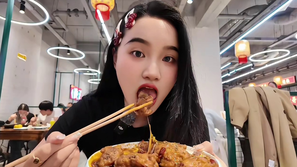 在孝感吃到了虾滑宴 按他这个思路虾滑可以做成千上百种花样！