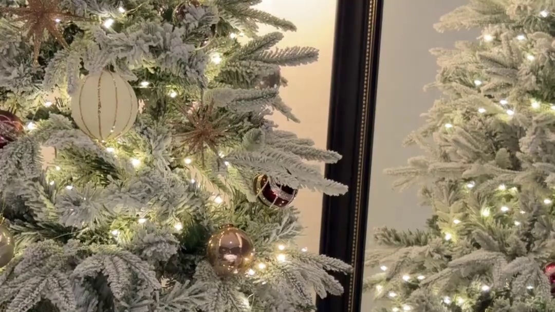 GRWM for Christmas提前为圣诞节做准备 好多年没有在家里布置圣诞树了 买了一颗积雪的