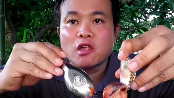 鲜辣椒酱汁️爆汁大毛蛤青涩小菜根