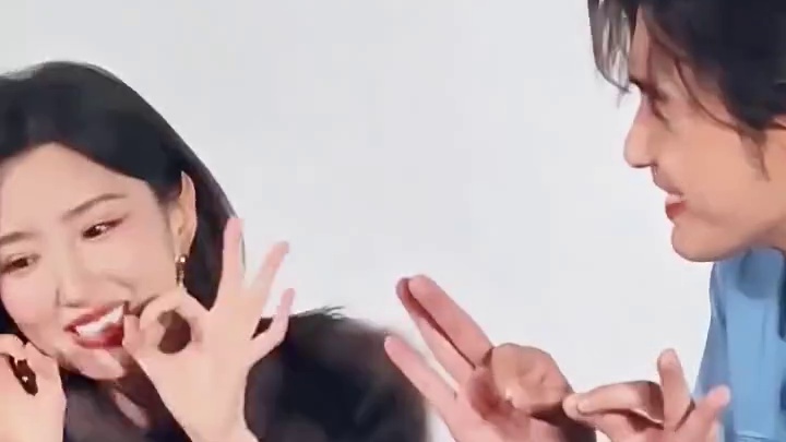 毛晓彤岁增依旧甜美可人呀