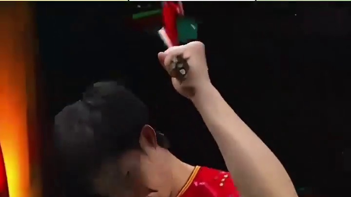 他的左手不是枷锁，是利刃，是能够创造奇迹的利刃