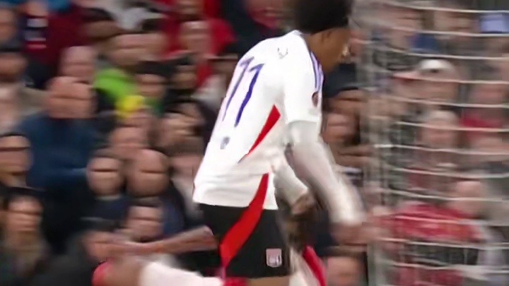 热血贯红衣，少年正当时，祝约罗20岁生辰，在足球征途上步履不停、光芒万丈！