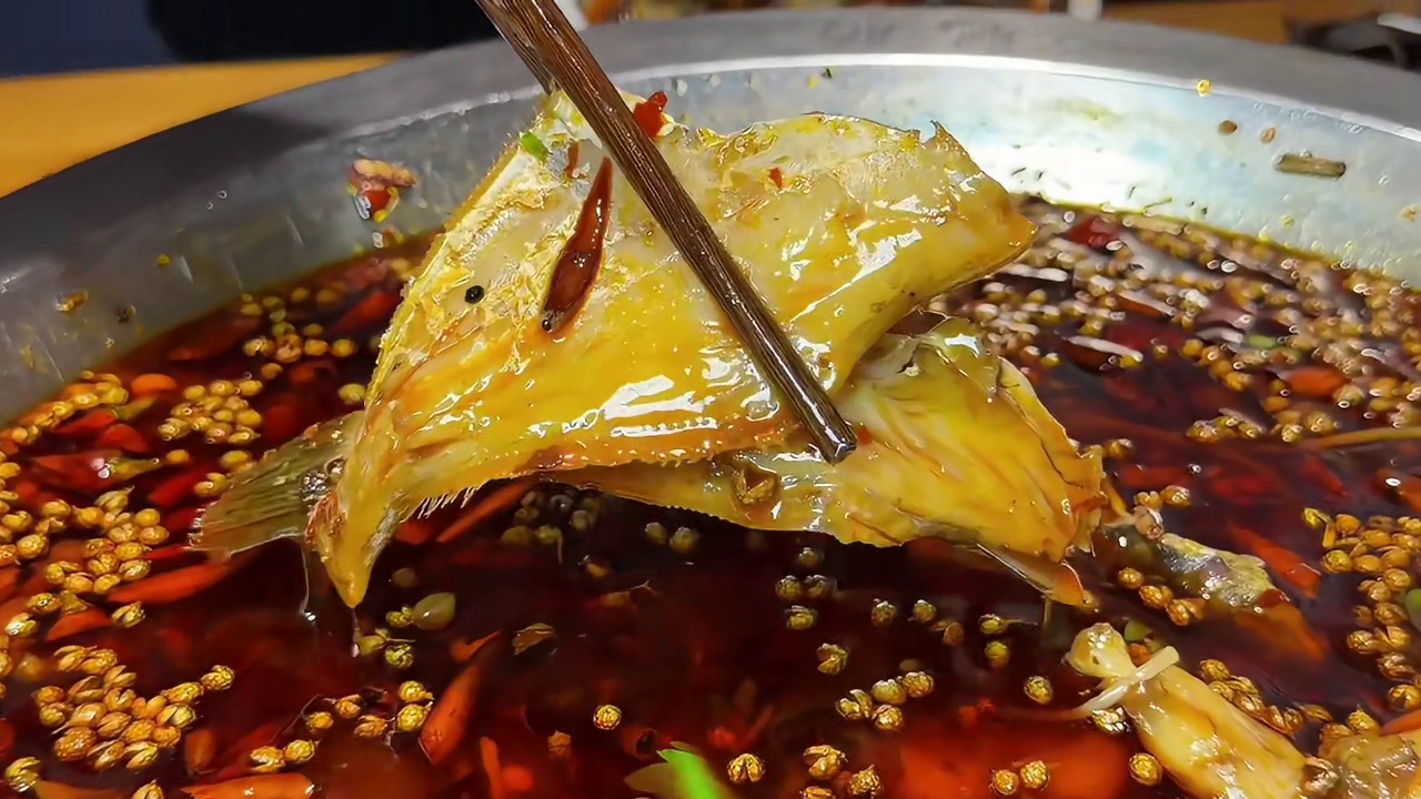 帮你们揭秘这家店天天排队的原因!看完一定会怀疑人生