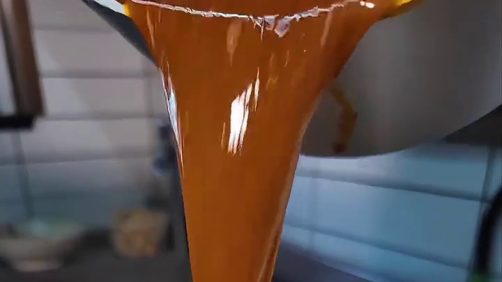 「沙爹生蚝牛杂煲」降温必吃！虎门餐二代开的「牛杂档」①周年，啖啖澳门风味…