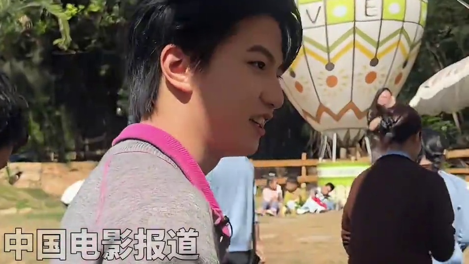 说给猪洗澡的时候仿佛看到了小时候的自己 小穆最后默