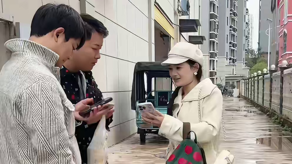 我都快三十了，爸妈还给我生了个弟弟，别人都以为我是孩子他妈，现在对象都找不到了！