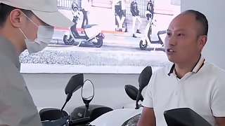 億萬身家的馬伯騫獨居在西安老家的千平別墅