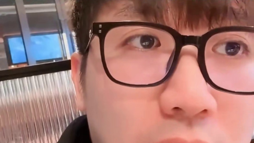 老白讲述CF的商业已经到头了打算找XDD询问洲的一些问题